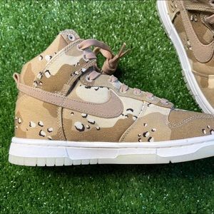 New in box Women’s Nike Dunk